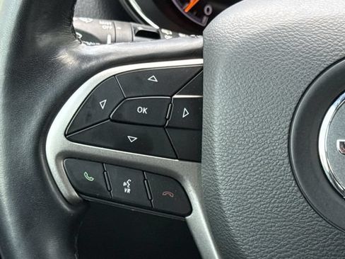 Used 2022 Jeep Grand Cherokee Limited w/ Tech Group RWD image 15