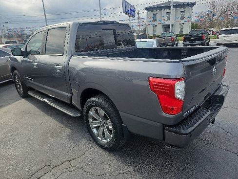 Used 2019 Nissan Titan SV w/ SV Convenience Package image 5