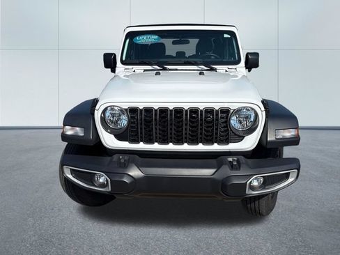 Used 2024 Jeep Gladiator Sport AWD/4WD image 6