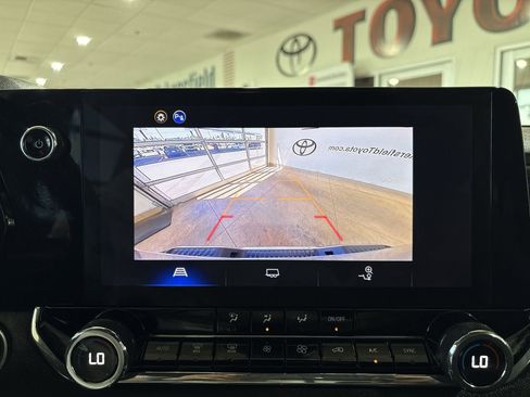 Used 2024 Chevrolet Colorado LT w/ LT Convenience Package RWD image 18