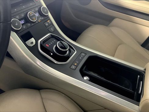 Used 2017 Land Rover Range Rover Evoque SE Premium image 16