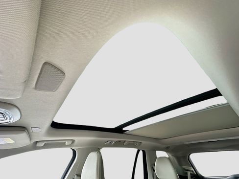 Used 2022 Volvo XC90 T6 Momentum w/ Advanced Package image 23