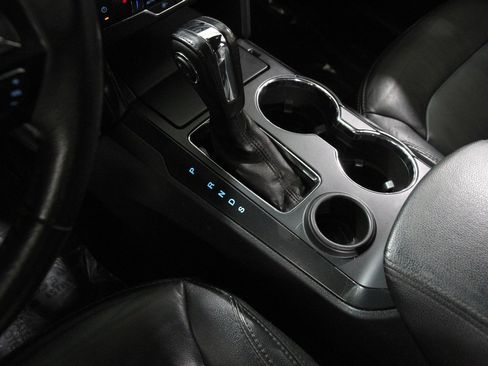 Used 2018 Ford Explorer XLT w/ Equipment Group 202A image 17