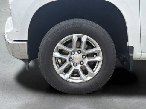 Used 2022 Chevrolet Silverado 1500 LT AWD/4WD image 41