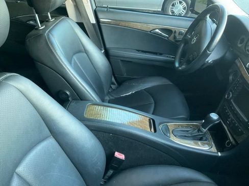 Used 2008 Mercedes-Benz E 350 4MATIC Sedan image 4