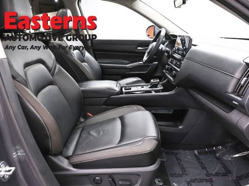 Used 2023 Nissan Pathfinder SL w/ SL Premium Package image 24