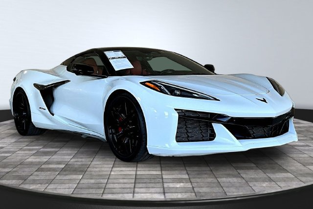 Used 2024 Chevrolet Corvette Z06 RWD image 3