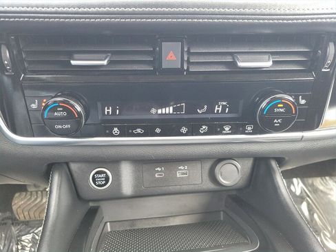 Used 2023 Nissan Rogue SL image 25