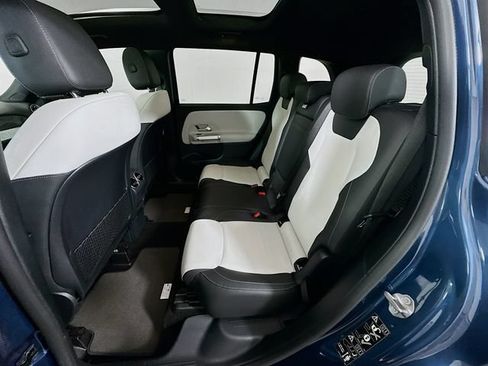 Used 2022 Mercedes-Benz GLB 250 image 25
