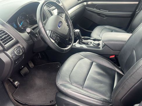 Used 2018 Ford Explorer XLT w/ Equipment Group 202A AWD/4WD image 16