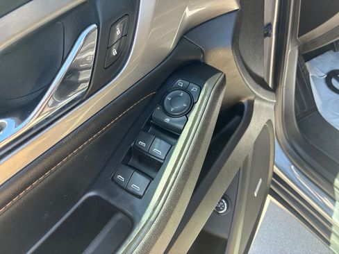 Used 2019 Chevrolet Traverse LT w/ LT Premium Package AWD/4WD image 14