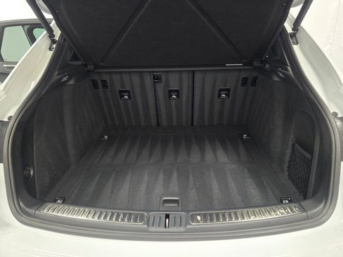 Certified 2025 Porsche Macan Turbo image 12