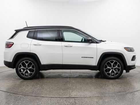 Used 2025 Jeep Compass Limited AWD/4WD image 11