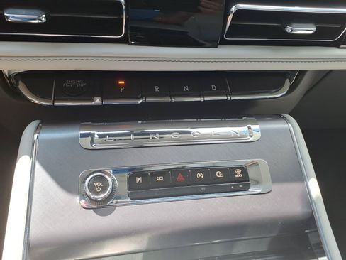 Used 2025 Lincoln Aviator AWD image 12