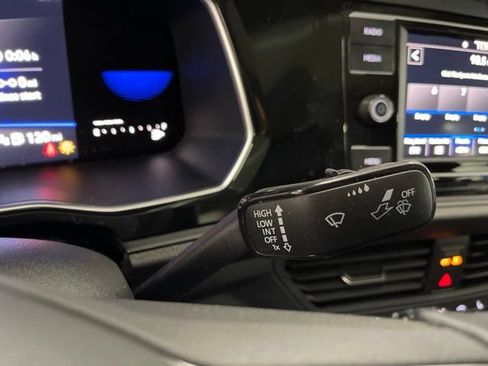 Used 2022 Volkswagen Jetta SE w/ Panoramic Sunroof Package FWD image 18
