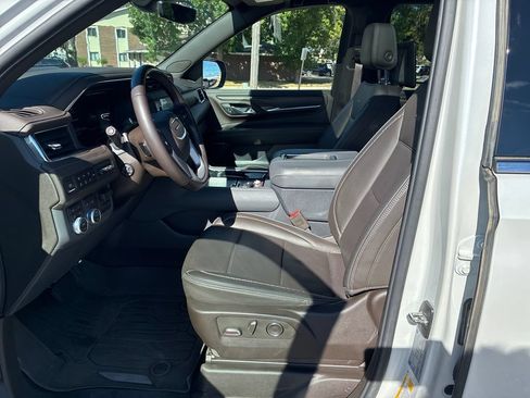 Used 2023 GMC Yukon XL Denali w/ Denali Reserve Package AWD/4WD image 10