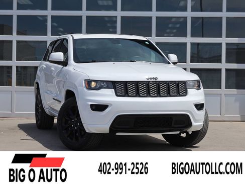 Used 2021 Jeep Grand Cherokee Laredo X AWD/4WD image 1