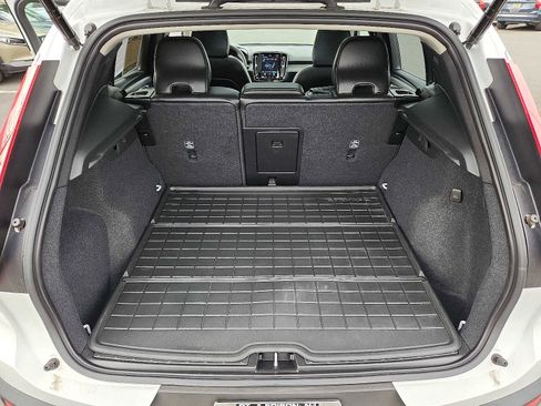 Certified 2023 Volvo XC40 B5 Plus w/ Driver Assist Package image 27