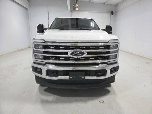 Used 2024 Ford F250 Lariat w/ FX4 Off-Road Package AWD/4WD image 3