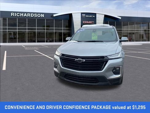 Certified 2023 Chevrolet Traverse LT image 2