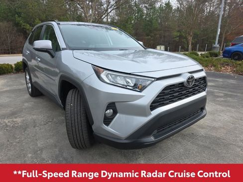 Used 2021 Toyota RAV4 XLE Premium image 11