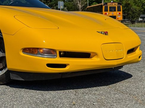 Used 2004 Chevrolet Corvette Convertible w/ Preferred Equipment Group RWD image 32