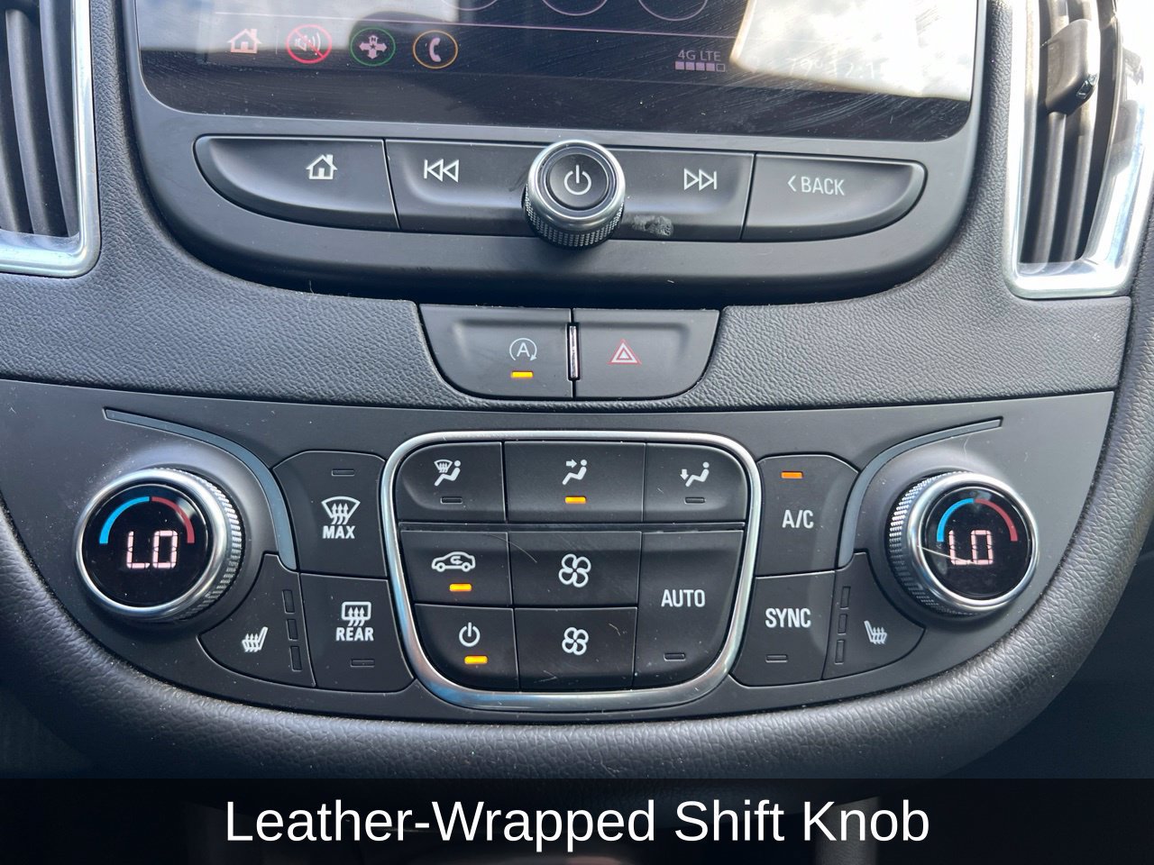 Used 2020 Chevrolet Malibu LT w/ Leather Package FWD image 19