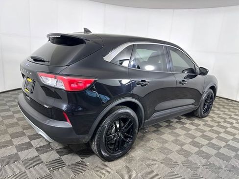 Used 2021 Ford Escape SE w/ Cold Weather Package image 3