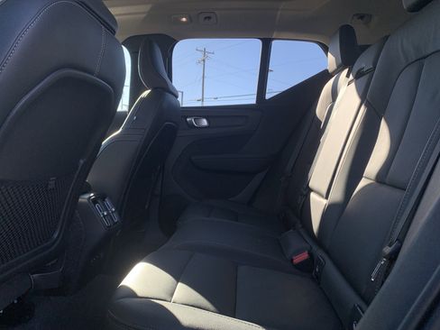 Used 2025 Volvo XC40 B5 Core image 32