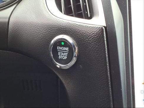 Used 2023 Ford Edge SE image 24