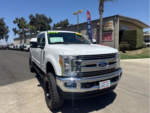 Used 2017 Ford F250 Lariat w/ Lariat Value Package AWD/4WD image 3