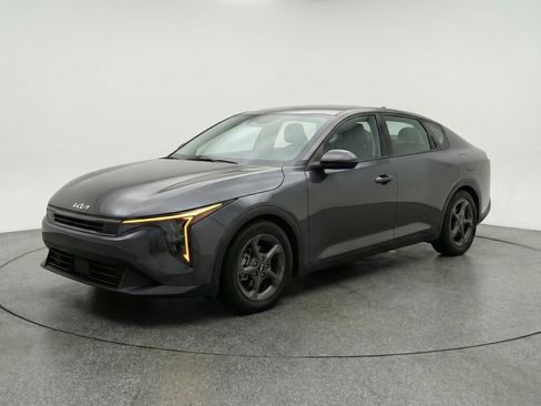 Used 2025 Kia K4 LXS FWD image 3