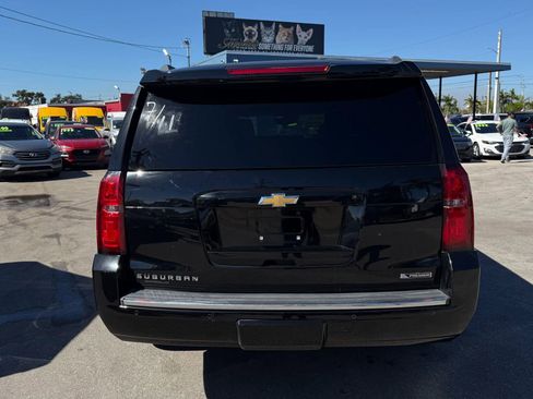 Used 2018 Chevrolet Suburban Premier image 3