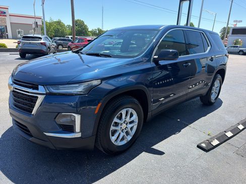 Used 2023 Chevrolet Traverse LS FWD image 3