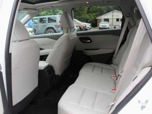 Used 2023 Nissan Rogue SL AWD/4WD image 27