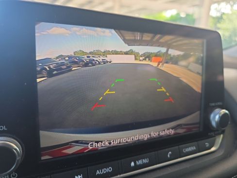 Used 2021 Nissan Rogue S FWD image 13