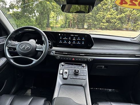Used 2024 Hyundai Palisade Limited FWD image 19