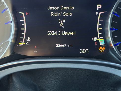 Used 2025 Chrysler Pacifica Limited image 43