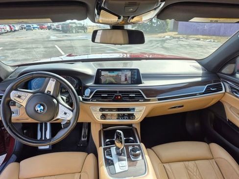 Used 2022 BMW 750i xDrive w/ Executive Package AWD/4WD image 13