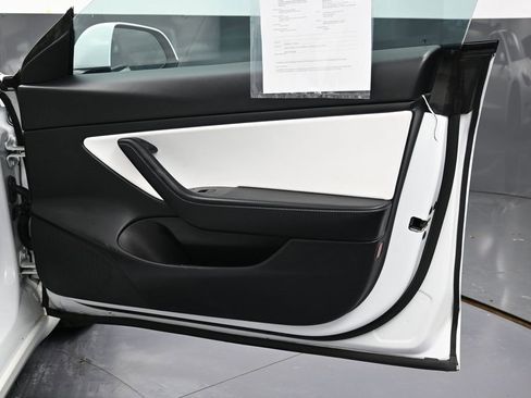 Used 2021 Tesla Model 3 Performance image 38