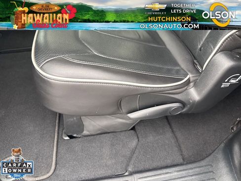 Used 2025 Chrysler Pacifica Limited image 30