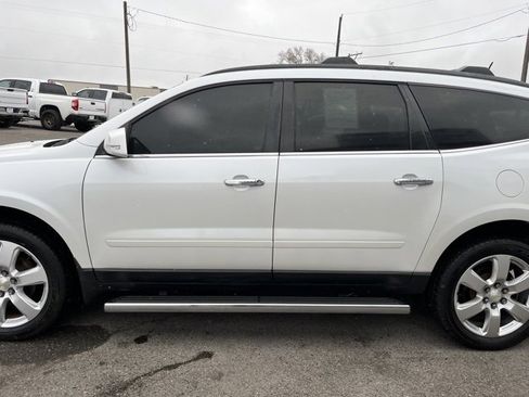 Used 2017 Chevrolet Traverse LT w/ Style and Technology Package image 5