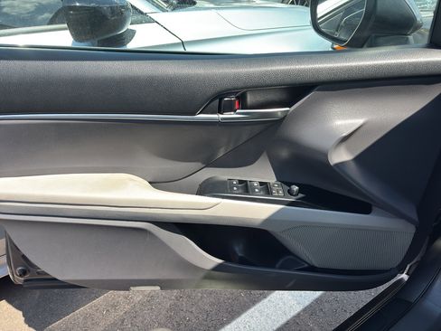 Used 2019 Toyota Camry LE FWD image 6