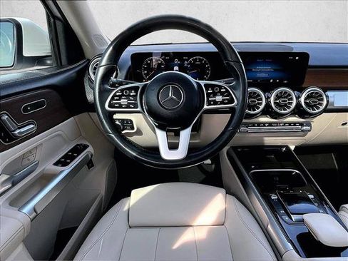 Used 2023 Mercedes-Benz GLB 250 4MATIC image 7