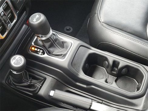 Used 2022 Jeep Wrangler Unlimited Sahara w/ Cold Weather Group image 20