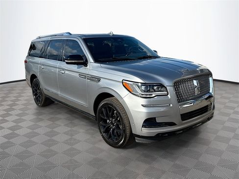 Used 2022 Lincoln Navigator L Reserve image 4