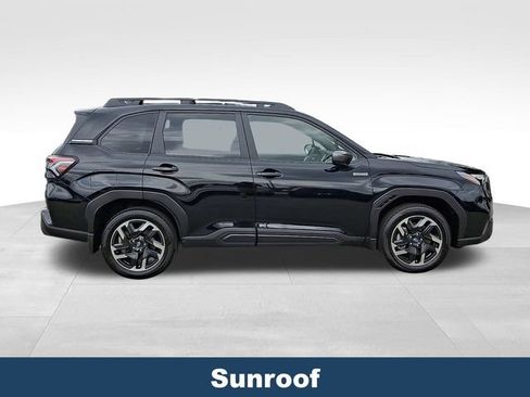 Used 2025 Subaru Forester Premium AWD/4WD image 9