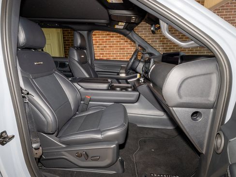 New 2025 Ford Expedition Platinum w/ Stealth Performance Package image 30