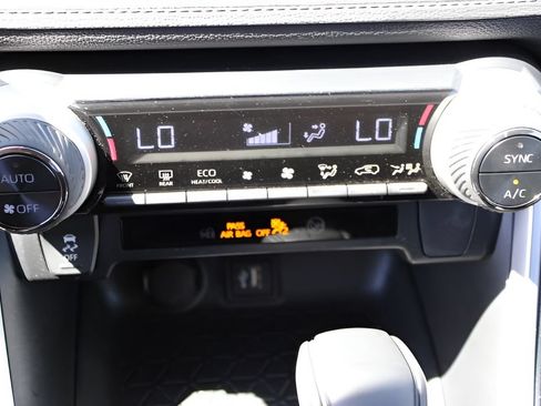 Used 2025 Toyota RAV4 LE AWD/4WD image 16