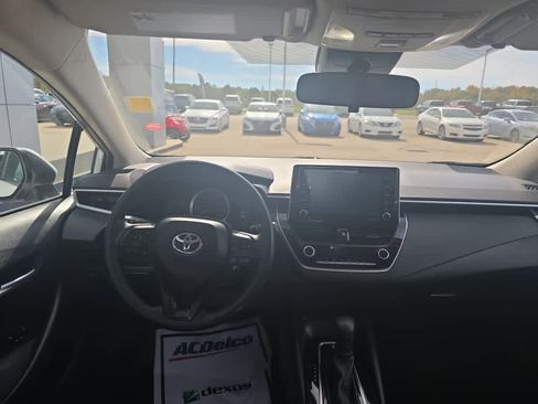 Used 2021 Toyota Corolla LE image 12